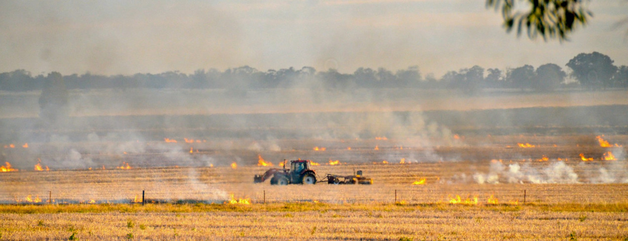 vuur tractor akker_unsplash