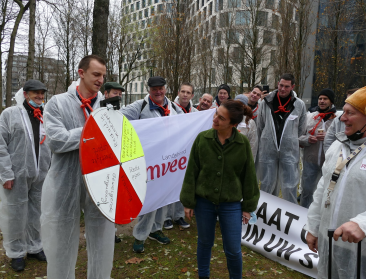 Pluimveehouders voeren actie aan kabinet Demir en Crevits