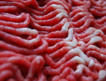 Rauw rundsgehakt waarschijnlijke oorzaak van STEC-uitbraak woonzorgcentra met negen doden