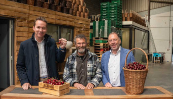 Brouns trapt Bioweek af bij Limburgse fruitteler