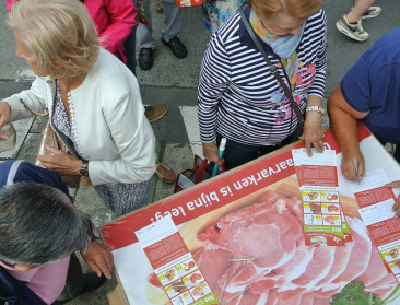 Tractor Roza maakt geanimeerde stop in Merchtem