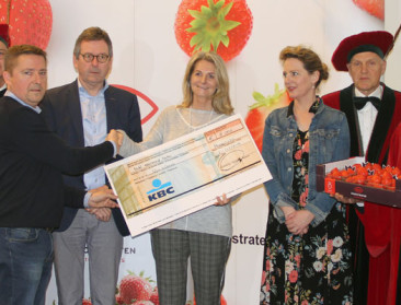 Primeurverkoop aardbeien voor het goede doel