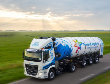 FrieslandCampina verduurzaamt melktransport met nieuwe waterstofwagen