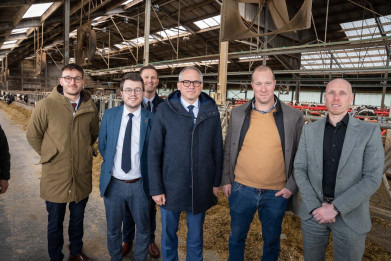 NVA delegatie op het bedrijf van Dries Maenhout