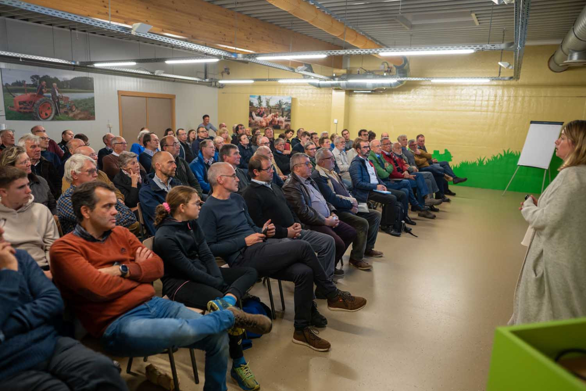 Eva Van Mael tijdens een informatieavond over blauwtong in het najaar van 2023