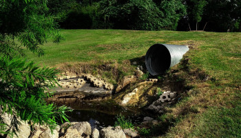 Afvalwater van tienduizenden Vlaamse woningen stroomt ongezuiverd in de natuur: “Versnelling van IBA-uitrol noodzakelijk”