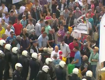 Waalse boeren voeren actie tijdens opening Libramont