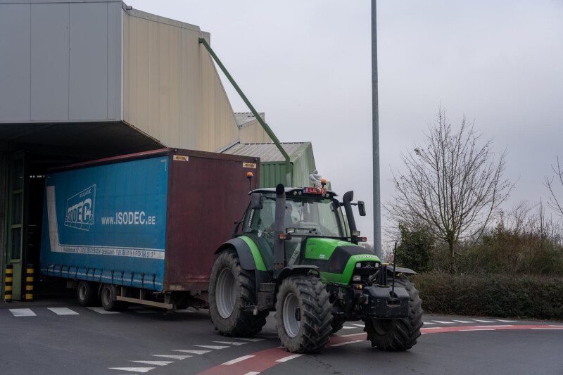 Tractor komt buitengereden bij REO