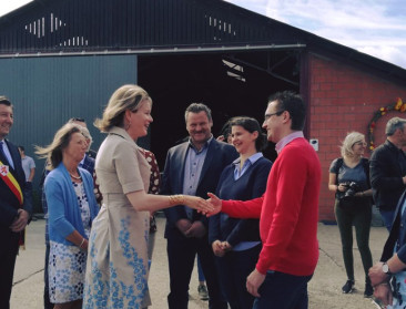 Koningin Mathilde bezoekt twee Limburgse landbouwsters