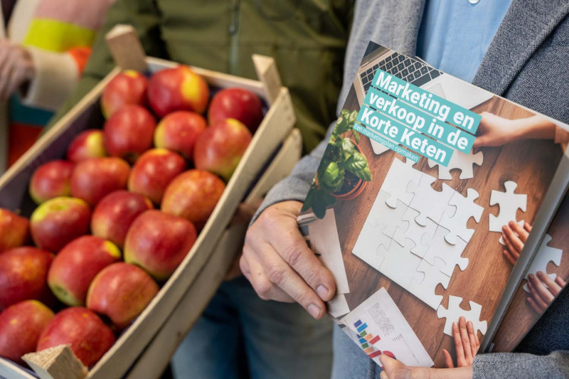 Presentatie marketingboek op fruitbedrijf Distelmans_Steunpunt Korte Keten2