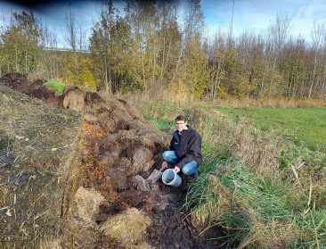 Wegen en Verkeer belooft rottend bermmaaisel snel te verwijderen
