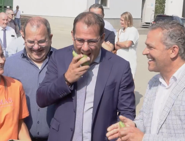 ?VIDEO: Landbouwminister Clarinval geeft startschot voor perenpluk