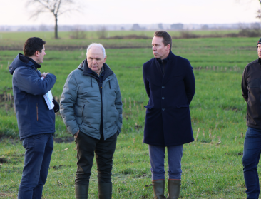 Peer zet in op klimaatrobuuste landbouw met houtkanten en waterbeheer