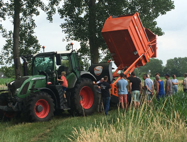 VIDEO: Maai-laadwagen helpt landbouwers met beheer bufferstrook
