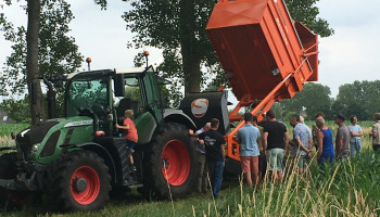 VIDEO: Maai-laadwagen helpt landbouwers met beheer bufferstrook