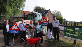 'Modder op de weg': campagne vraagt aandacht voor gladde wegen tijdens oogst- en zaaiseizoen
