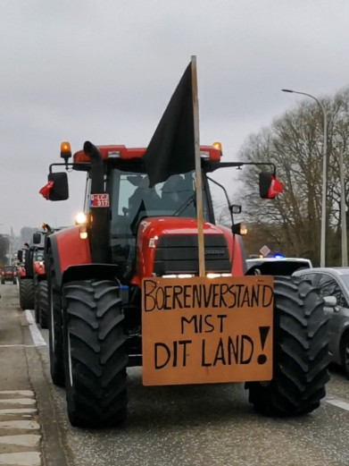 tractorprotest sloga 10