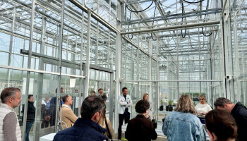 Nieuwe onderzoekserre voor alternatieve gewasbescherming bij PC Fruit