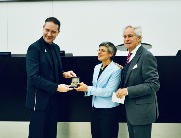 Directeur onderzoekscentrum voor verbetering maïs en tarwe wint Christoffel Plantin-prijs