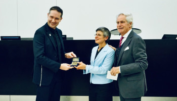 Directeur onderzoekscentrum voor verbetering maïs en tarwe wint Christoffel Plantin-prijs
