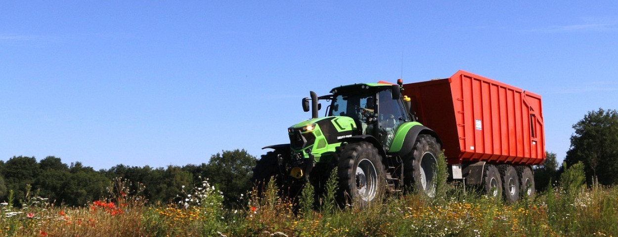 bermbeheer-tractor-bloemenrand-1280