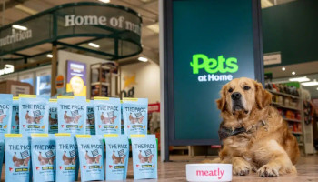 Britse fabrikant verkoopt hondensnacks van kweekvlees
