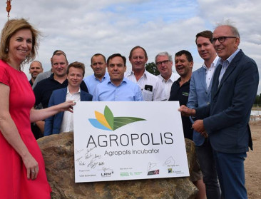Eerste steen van incubator Agropolis gelegd