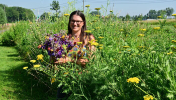 Genomineerd voor BioVLAM: Pluktuin De Makker brengt bloemen ook in de winter tot leven
