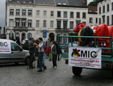 Juncker luistert naar grieven melkveehoudersbond MIG 