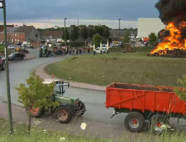 Supermarkten vinden niet dat zij prijs aan boer bepalen