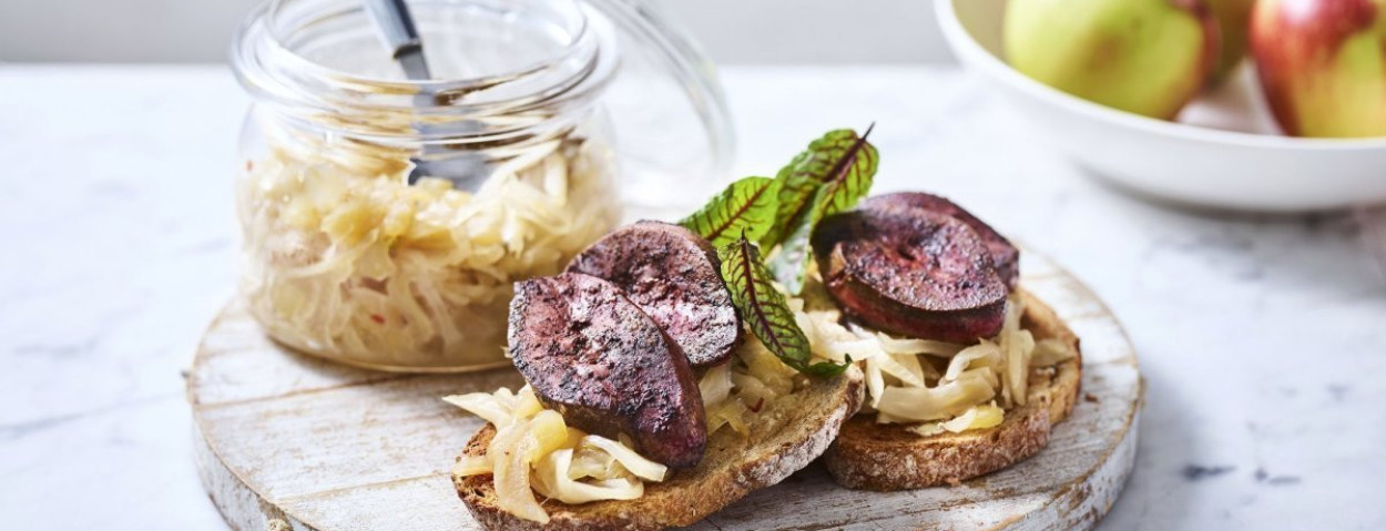 Toast met chutney van appel en venkel met gebakken varkensniertjes 02
