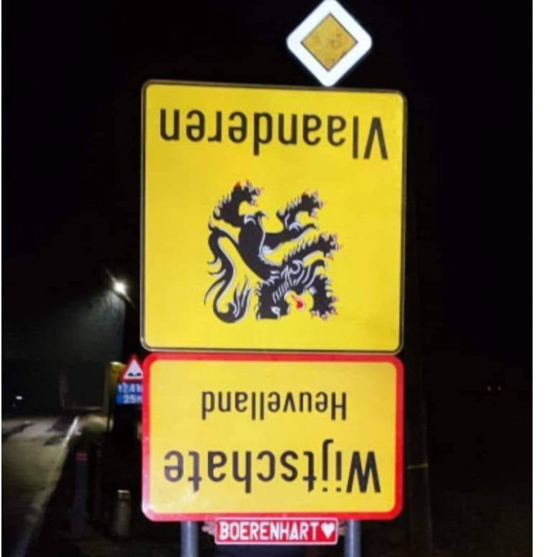 protest omgekeerde plaatsnaamborden Wijtschate