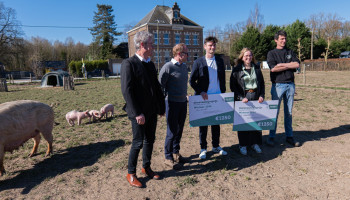 Onderzoeker Jaro (25) wint dierenwelzijnsprijs voor DNA-onderzoek naar spreidstand bij biggen