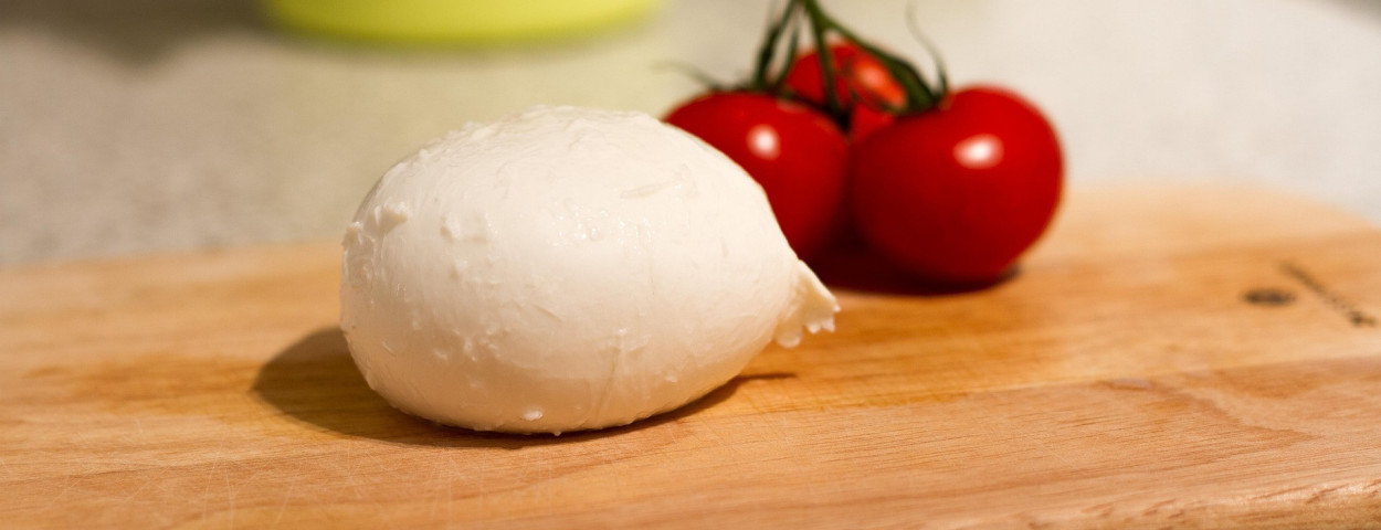 mozzarella-681464_1920
