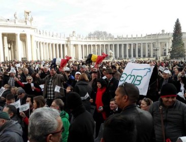 Paus Franciscus luistert naar grieven melkveehouders