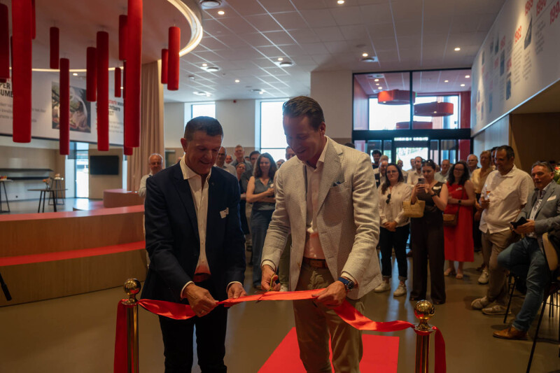 Marc Smets en Jo Brouns openen nieuwe veilzaal BelOrta
