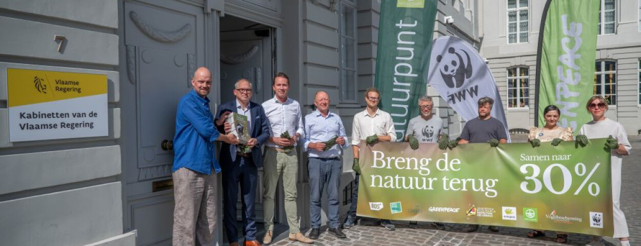 Overhandiging petitie Breng de natuur terug