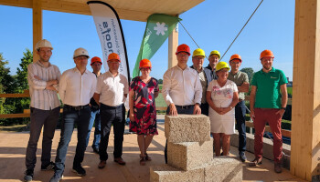 Praktijkpunt Landbouw Vlaams-Brabant krijgt nieuw kantoor uit hennep en hout