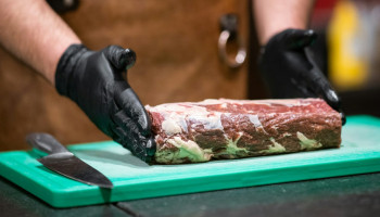 Stijgende vleesprijzen jagen inflatie opnieuw boven twee procent
