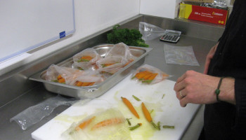 Zorgkeukens krijgen handvaten om meer plantaardiger te koken en samen te werken met biolandbouwers