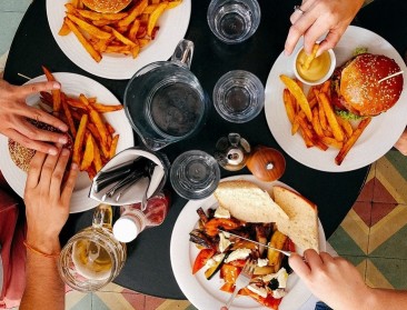 De hoge prijs van ons voedsel: wie betaalt de rekening?