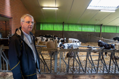 Antwerpse bisschop Johan Bonny op bezoek bij melkveehouders3