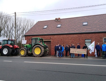 Boeren blokkeren distributiecentrum Colruyt