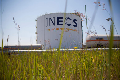 FACTCHECK: Staat de uitstoot van Ineos gelijk aan de uitstoot van 55 grote moderne braadkippenstallen?