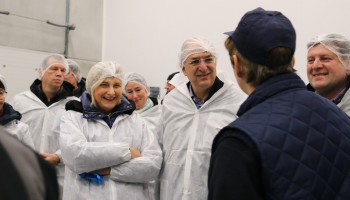 Crevits pleit voor visquota op basis van actuele data bij bezoek Europese Commissaris