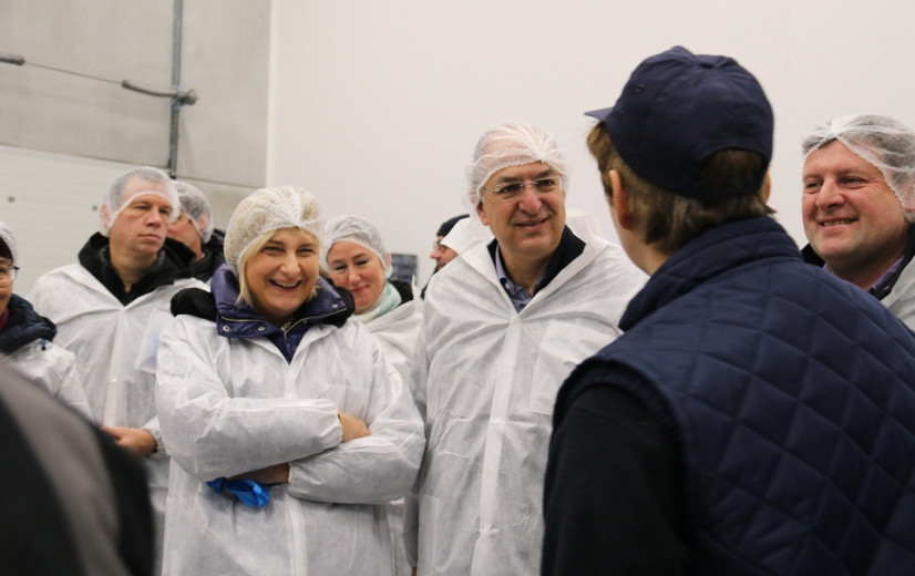 Crevits pleit voor visquota op basis van actuele data bij bezoek Europese Commissaris