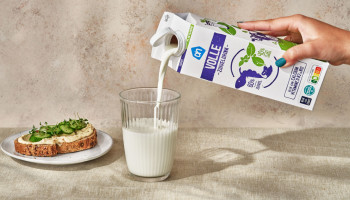 Albert Heijn en Lidl investeren in hybridevoeding: Deels plantaardig, deels dierlijk