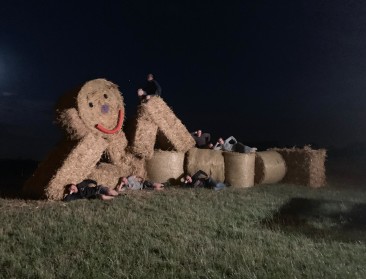 Jonge boeren tonen #Boerentrots met stropoppen