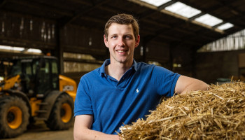 Melkveehouder met potstal: “Beloond voor verspreiding van stalmest, bestraft voor de productie ervan”