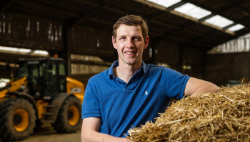 Melkveehouder met potstal: “Beloond voor verspreiding van stalmest, bestraft voor de productie ervan”